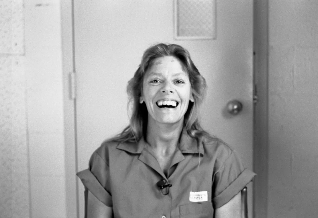 Aileen Wuornos sonríe durante una entrevista incluida en el documental “Aileen: Queen of the Serial Killers”.